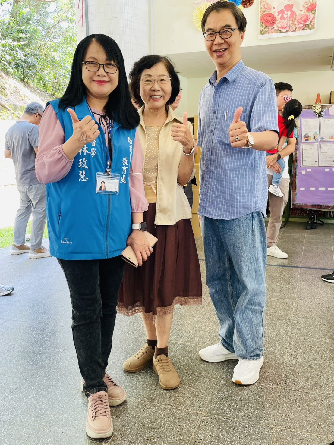 合影留念|與代表南投縣政府出席的兩位貴賓合照。